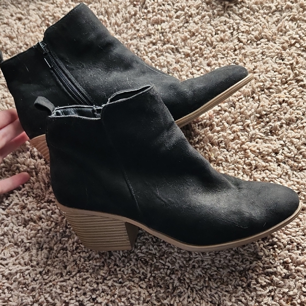 Forever 21 Black Ankle Boots Size 7